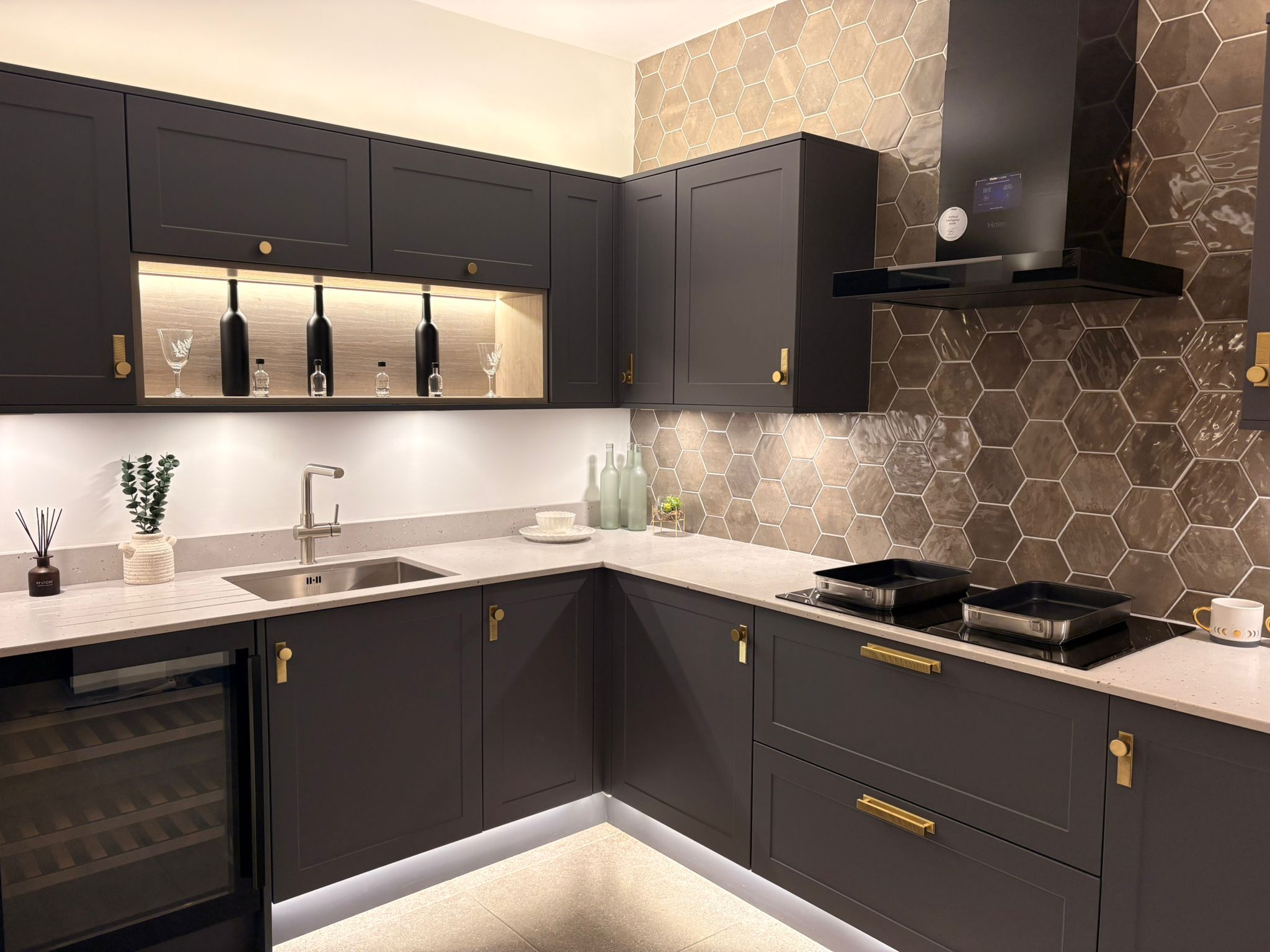 Charcoal shaker kitchen with gold handles and a hexagon marble splashback